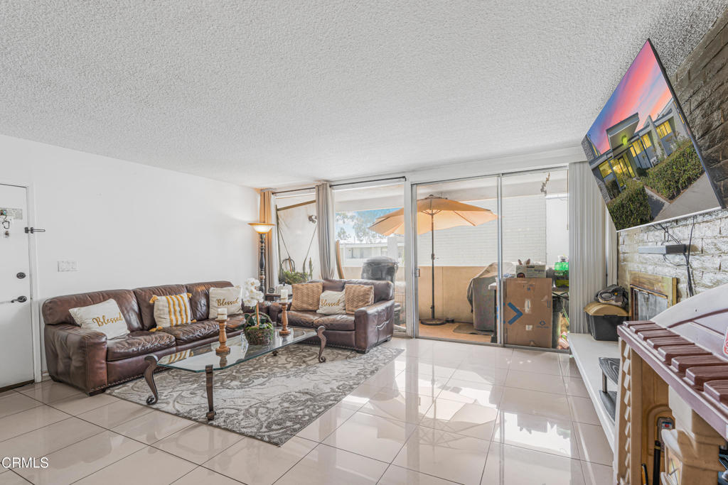 1331 Edgewood Way Oxnard, CA 93030 - Photo 8 of 40 04-DSC04366