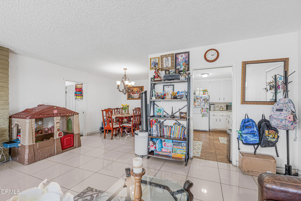 1331 Edgewood Way Oxnard, CA 93030 - Photo 10 of 40 07-DSC04408