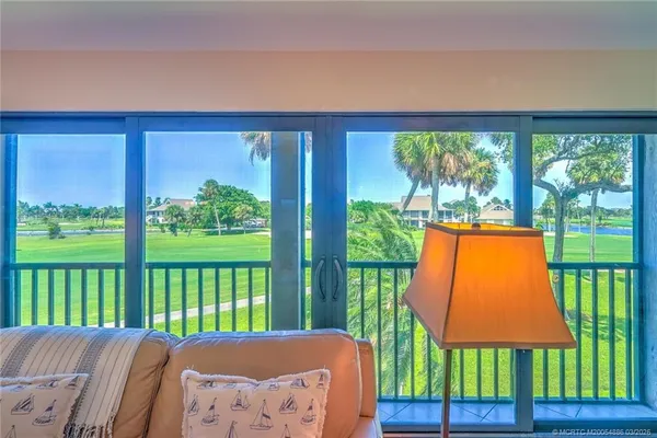 $8,000 | 271 Northeast Edgewater Drive, Unit 271, Jensen Beach, FL 34957