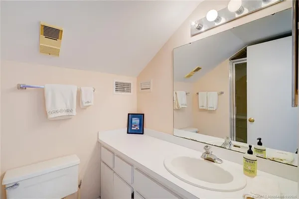 $8,000 | 271 Northeast Edgewater Drive, Unit 271, Jensen Beach, FL 34957