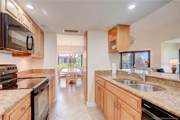 $8,000 | 271 Northeast Edgewater Drive, Unit 271, Jensen Beach, FL 34957