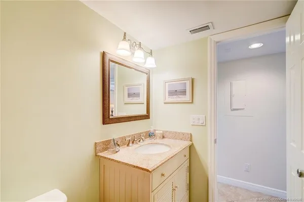 $8,000 | 271 Northeast Edgewater Drive, Unit 271, Jensen Beach, FL 34957