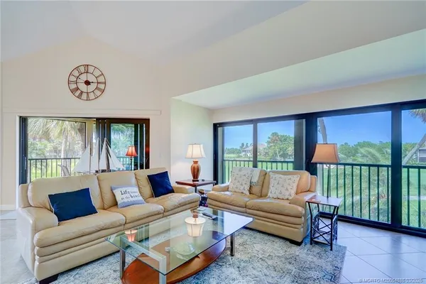 $8,000 | 271 Northeast Edgewater Drive, Unit 271, Jensen Beach, FL 34957