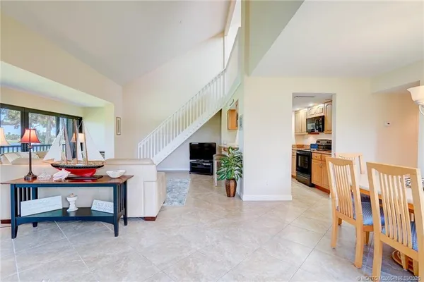 $8,000 | 271 Northeast Edgewater Drive, Unit 271, Jensen Beach, FL 34957