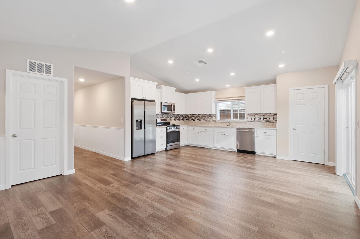 5145 Chelsea Creek Road Roseville, CA 95747 - Photo 4 of 28