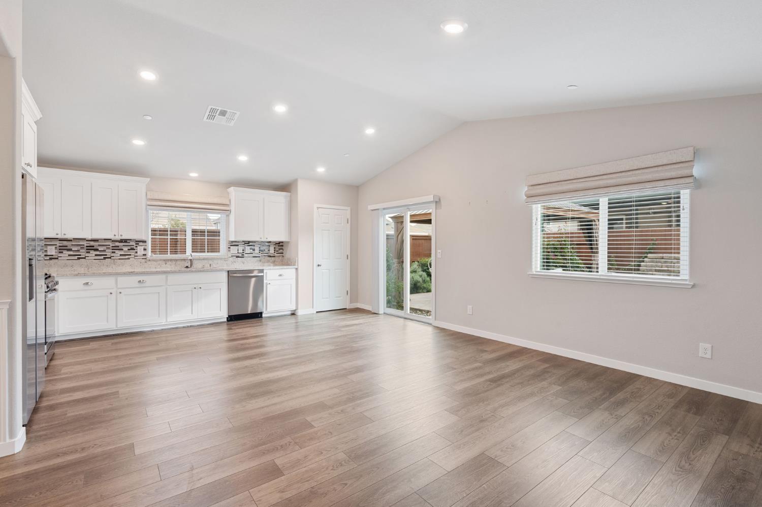 5145 Chelsea Creek Road Roseville, CA 95747 - Photo 5 of 28