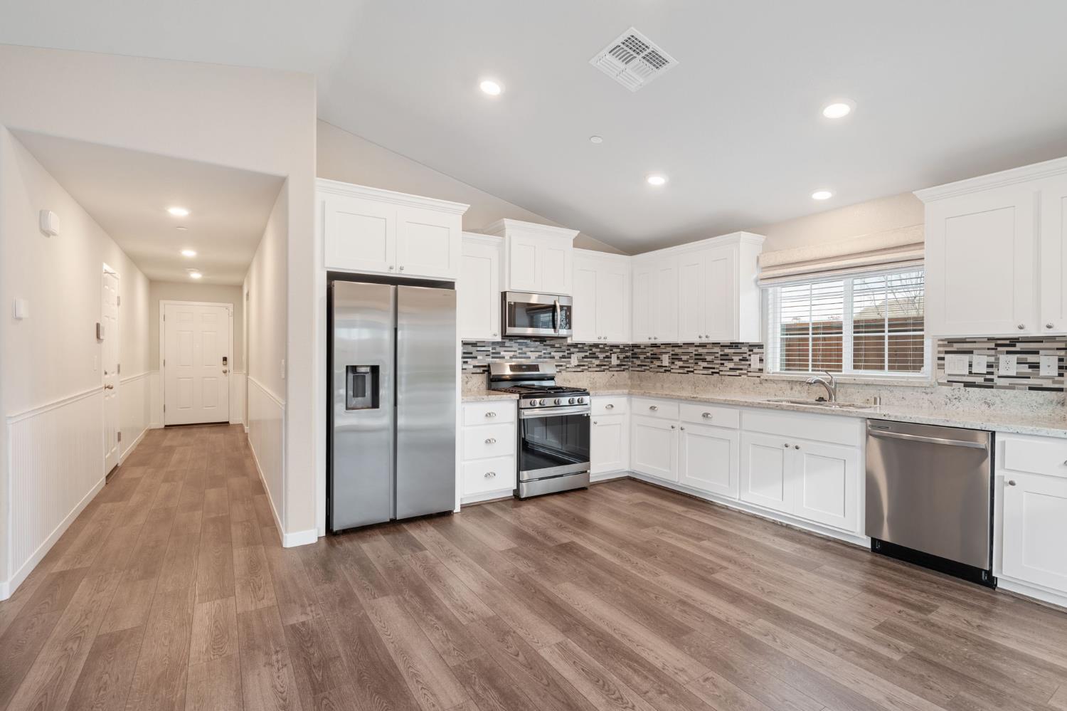 5145 Chelsea Creek Road Roseville, CA 95747 - Photo 7 of 28