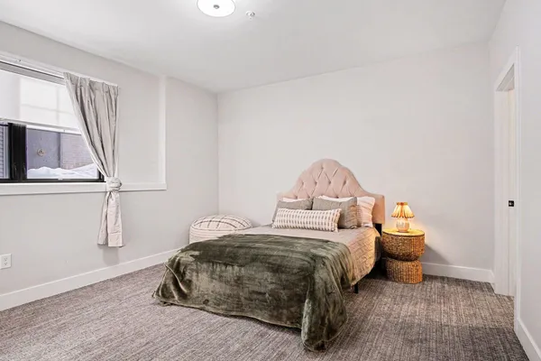 $479,000 | 826 Fairview Avenue Northeast, Unit 4, Grand Rapids, MI 49503
