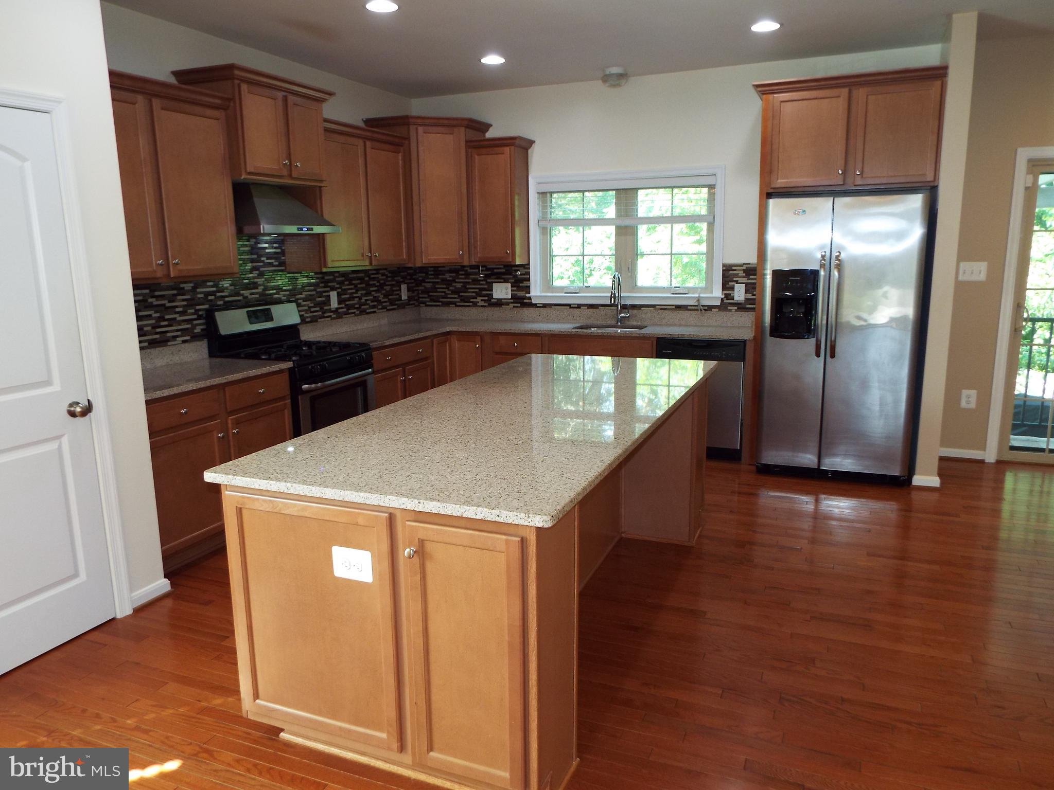 Oversized Granite Island