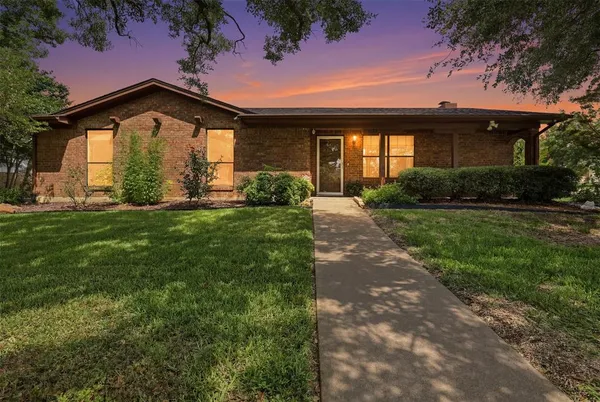 $345,500 | 1300 Linda Court, Cleburne, TX 76033