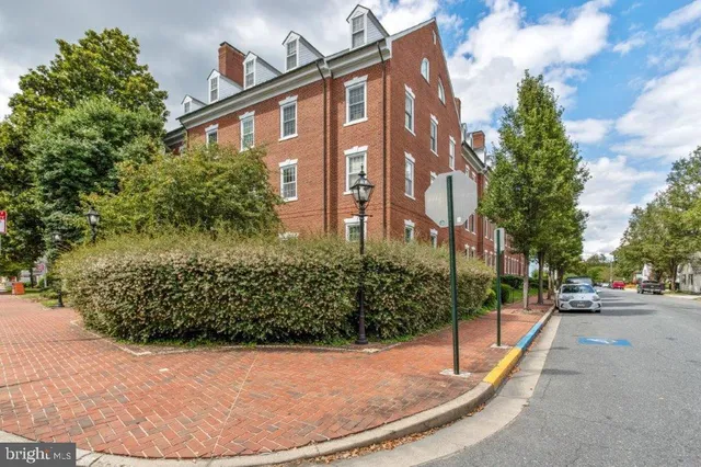 $2,600 | 117 East Dover Street, Unit 208, Easton, MD 21601