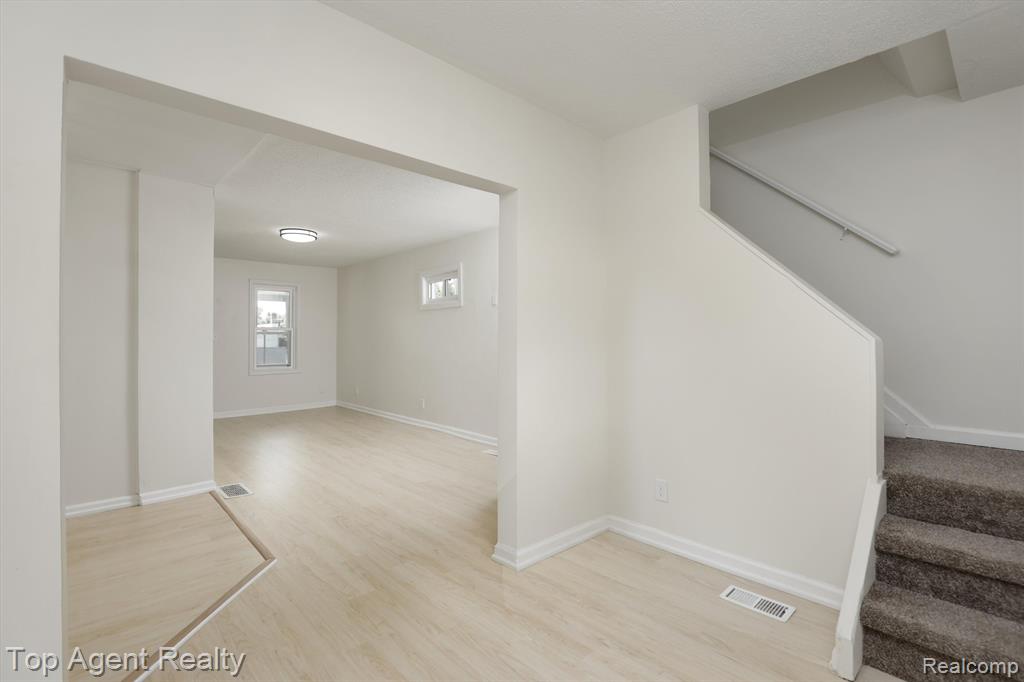 7245 Rivard Avenue Warren, MI 48091 - Photo 12 of 28