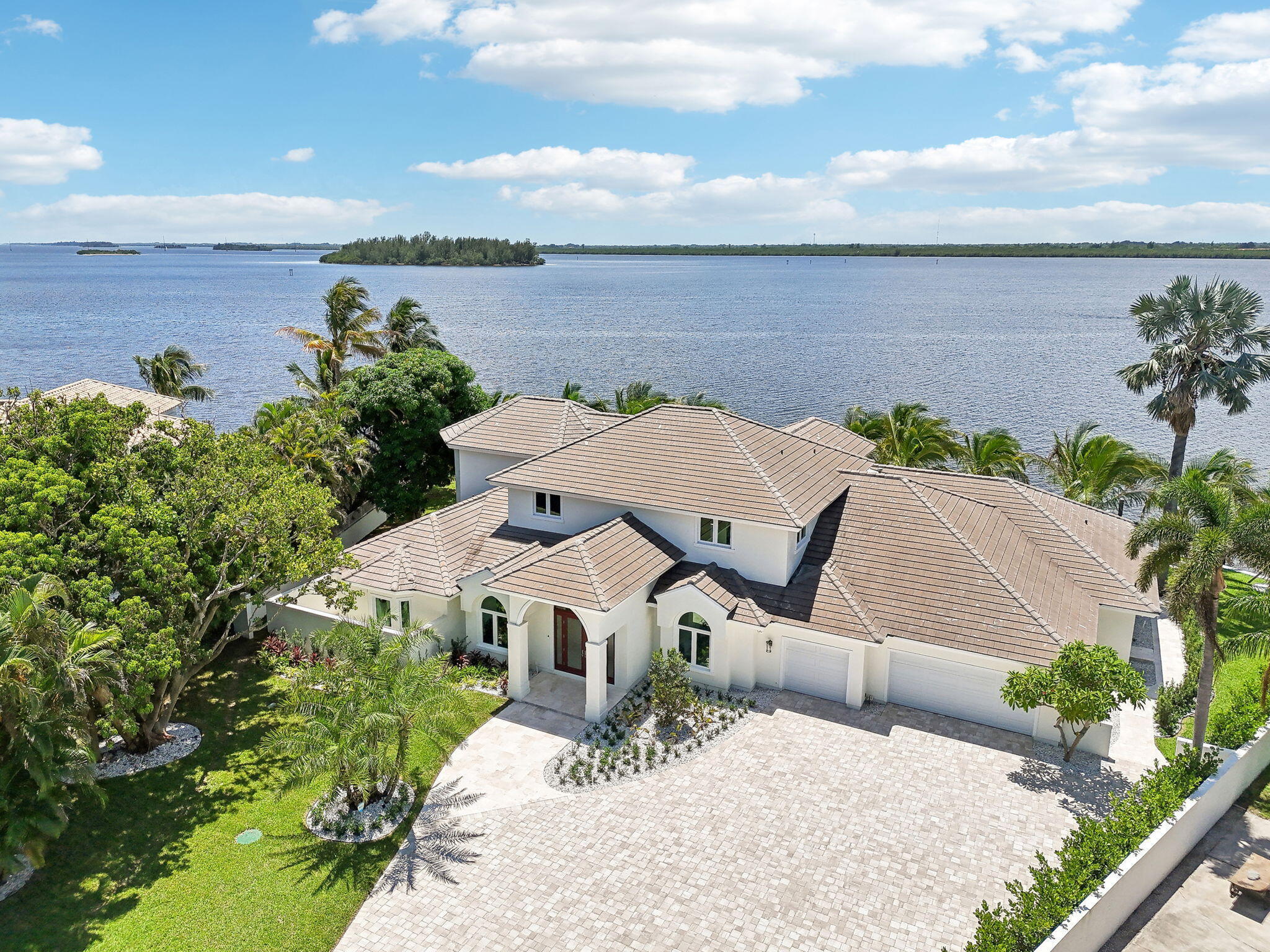an aerial view of a house with yard and lake view