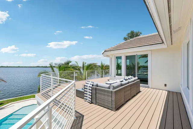 $6,300,000 | 526 Point Lane, Vero Beach, FL 32963