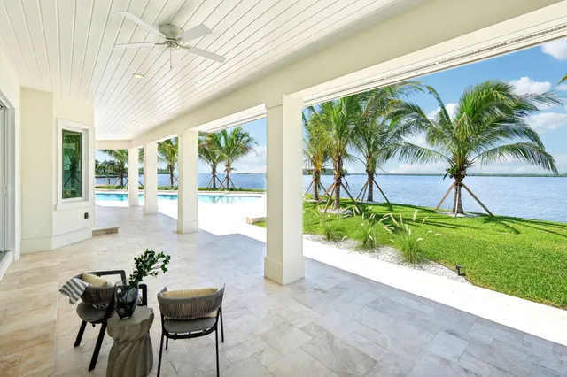 $6,300,000 | 526 Point Lane, Vero Beach, FL 32963