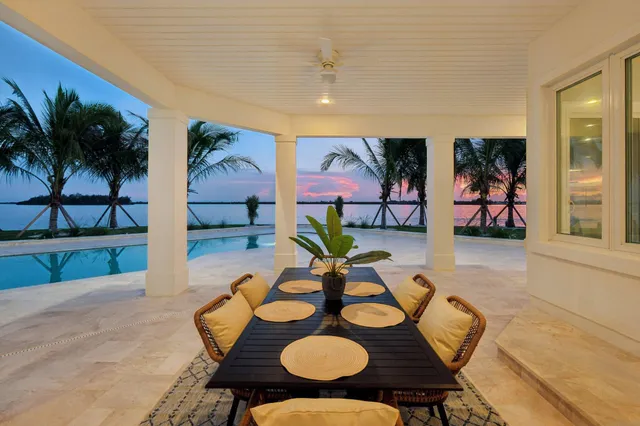 $6,300,000 | 526 Point Lane, Vero Beach, FL 32963