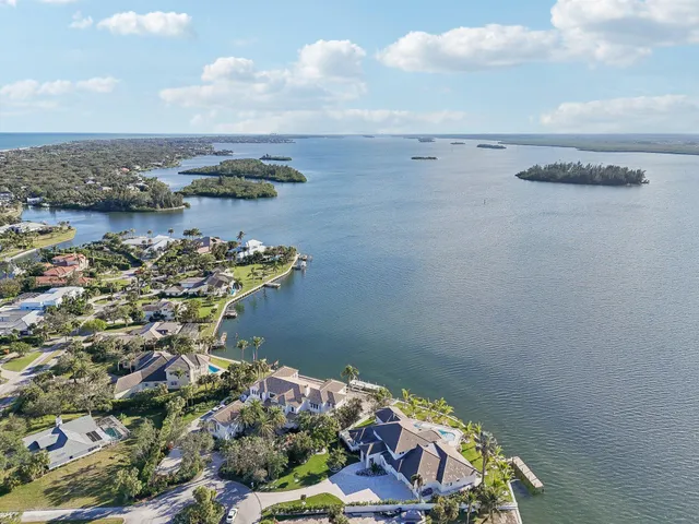 $6,300,000 | 526 Point Lane, Vero Beach, FL 32963