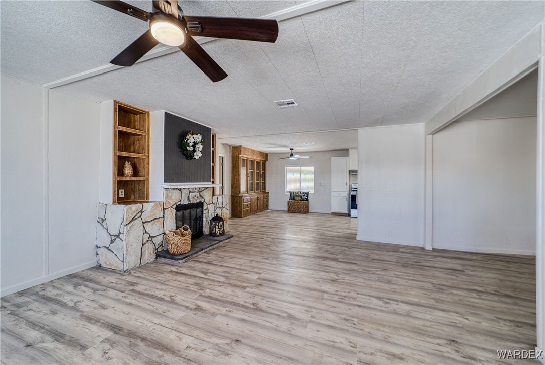 5666 Pasadena Road Fort Mohave, AZ 86426 - Photo 15 of 71 Living Room