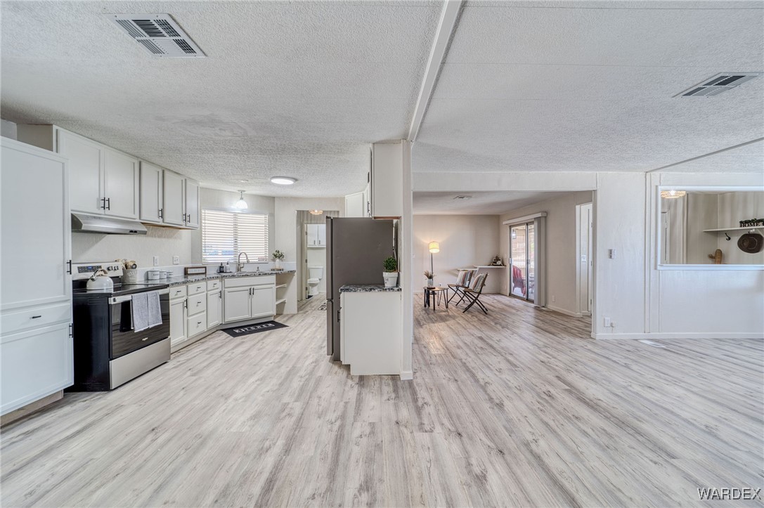 5666 Pasadena Road Fort Mohave, AZ 86426 - Photo 20 of 71 Kitchen