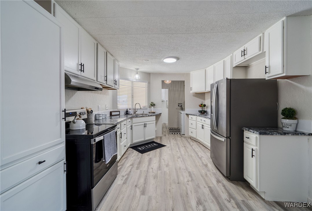 5666 Pasadena Road Fort Mohave, AZ 86426 - Photo 21 of 71 Kitchen