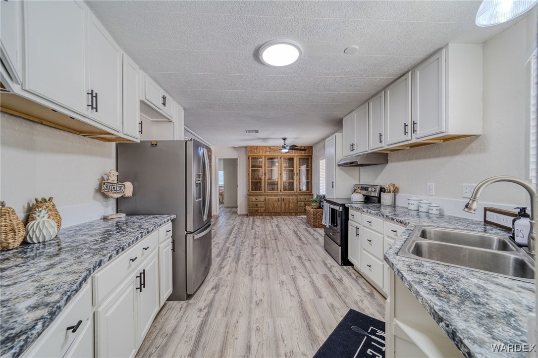5666 Pasadena Road Fort Mohave, AZ 86426 - Photo 25 of 71 Kitchen