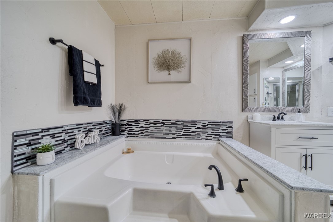 5666 Pasadena Road Fort Mohave, AZ 86426 - Photo 50 of 71 Bathroom