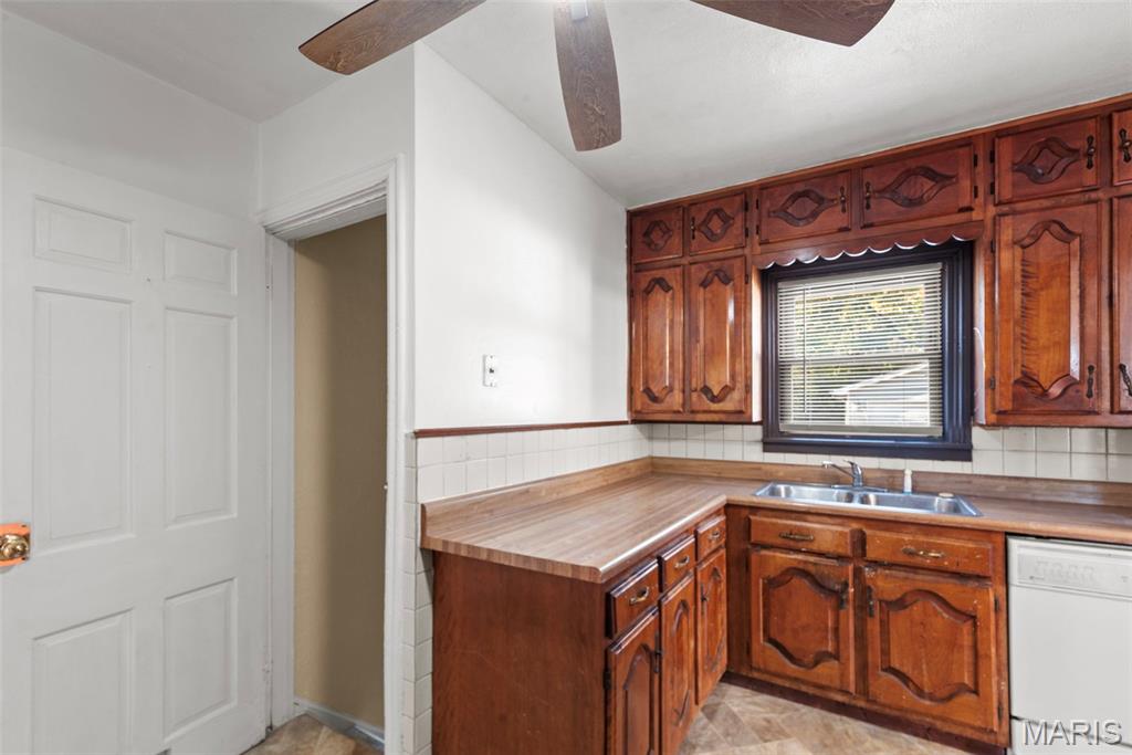 1825 South New Florissant Road Florissant, MO 63031 - Photo 11 of 28