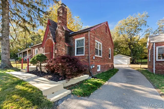 $125,000 | 1825 South New Florissant Road, Florissant, MO 63031