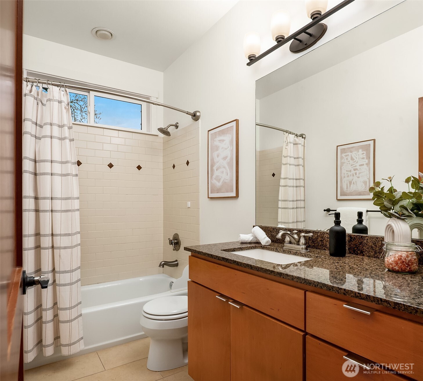 10702 35th Avenue Northeast Seattle, WA 98125 - Photo 22 of 40