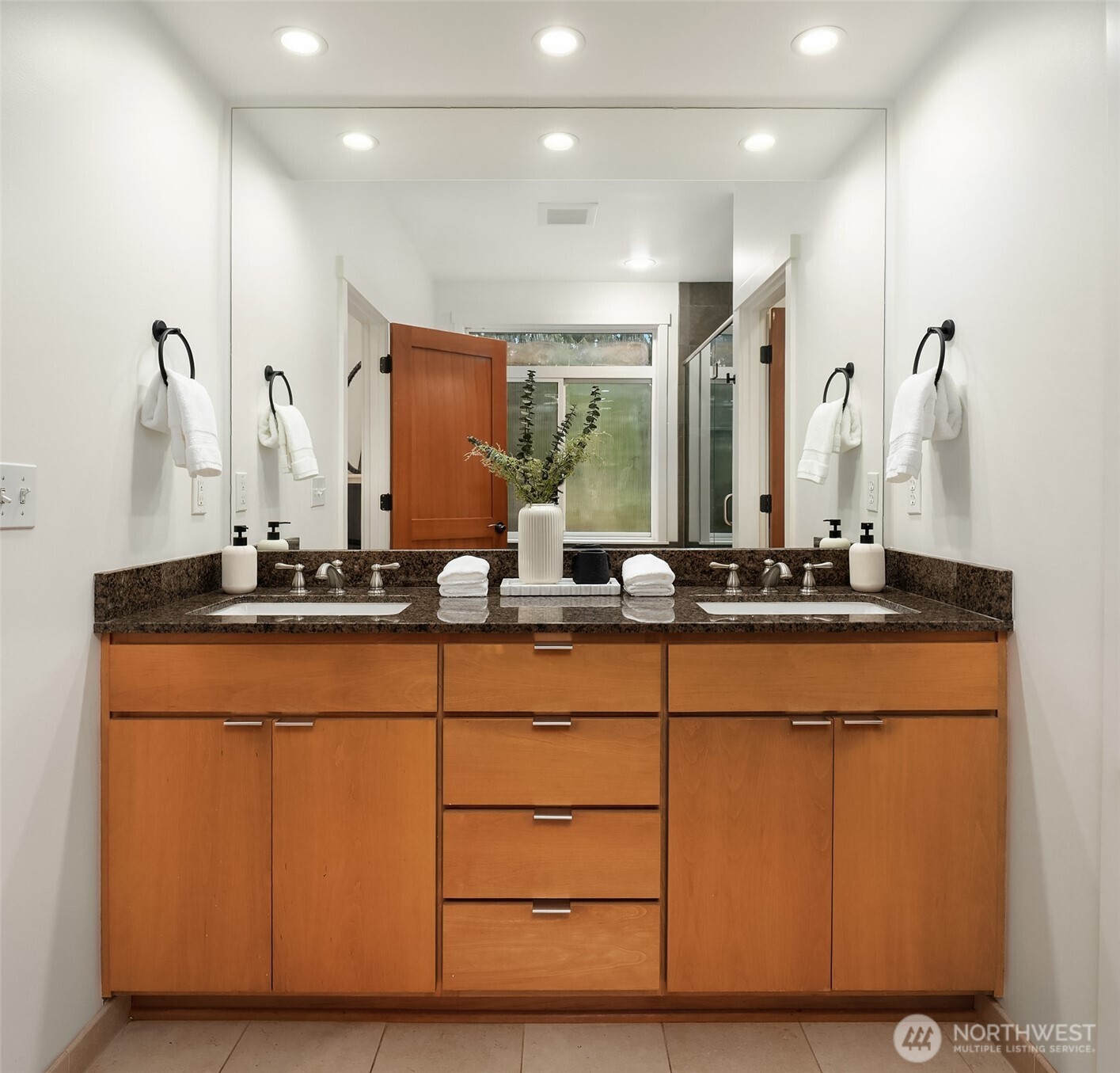 10702 35th Avenue Northeast Seattle, WA 98125 - Photo 26 of 40