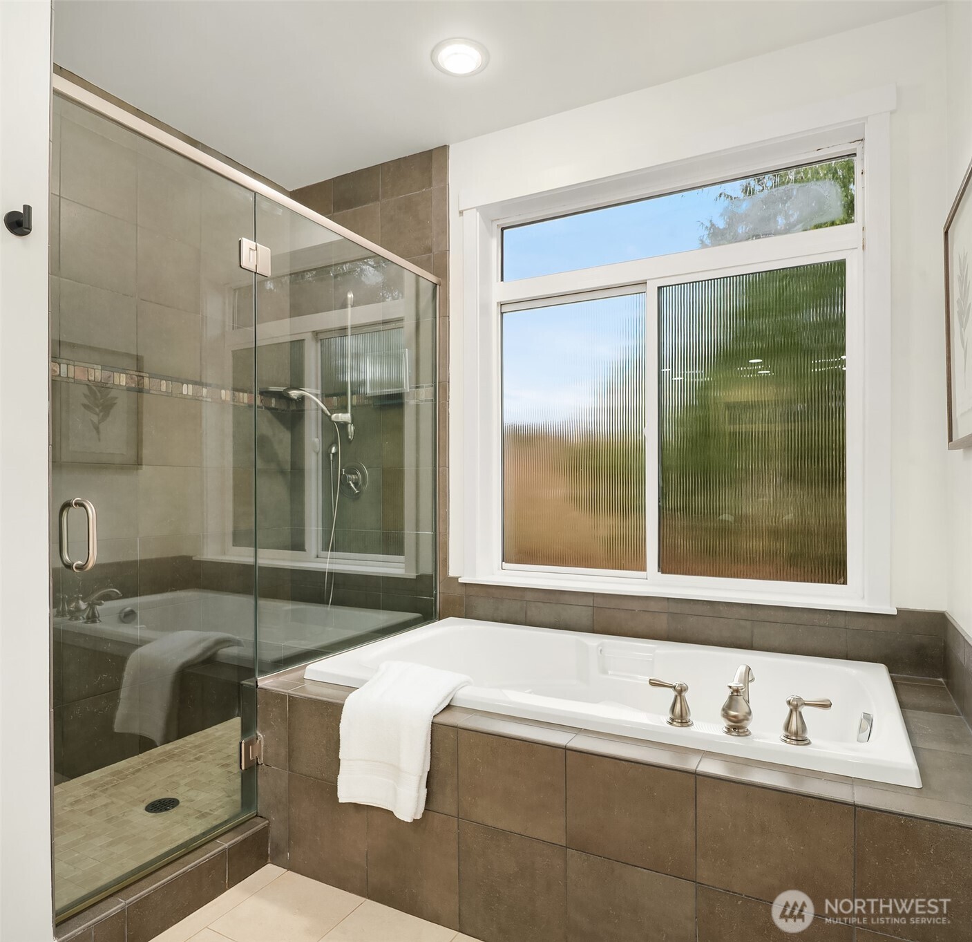 10702 35th Avenue Northeast Seattle, WA 98125 - Photo 27 of 40