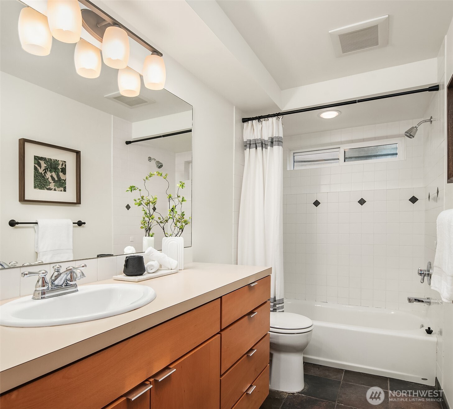 10702 35th Avenue Northeast Seattle, WA 98125 - Photo 30 of 40