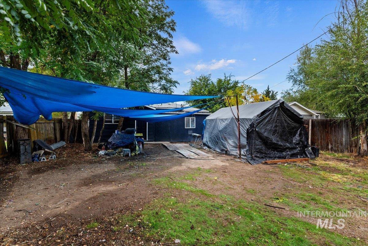 1908 South Atlantic Street Boise, ID 83705 - Photo 17 of 18 View of yard