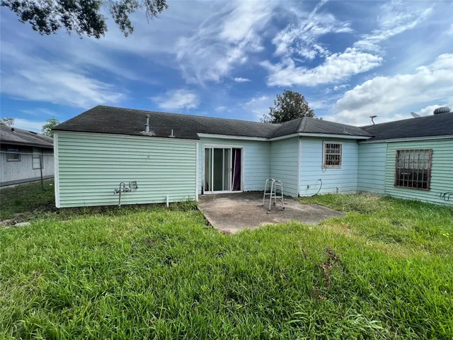 $2,250 | 5942 Ridgeway Drive, Houston, TX 77033