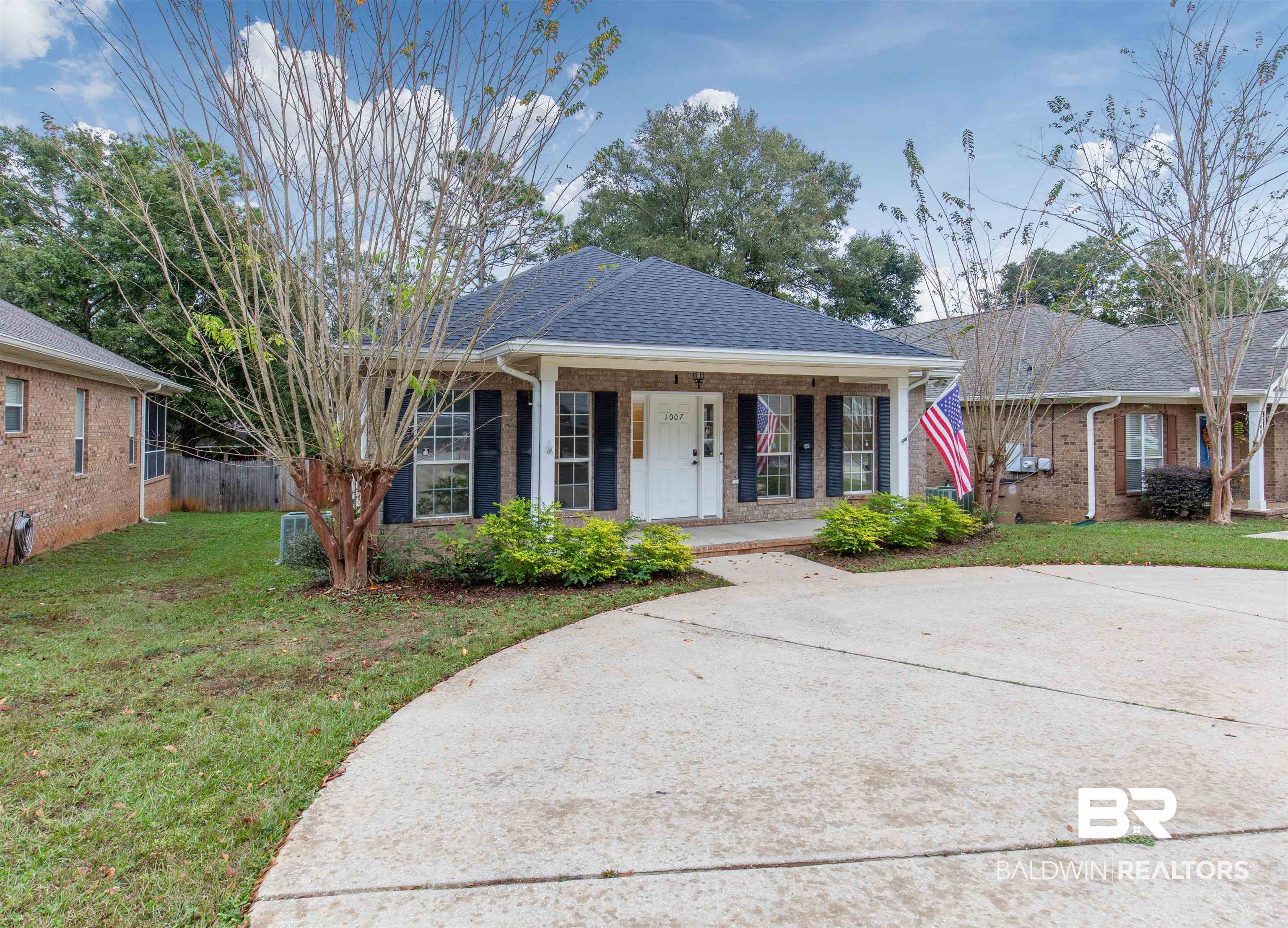 1007 Linlen Avenue Mobile, AL 36609 - Photo 2 of 21 Ranch-style home featuring a front lawn and a porch