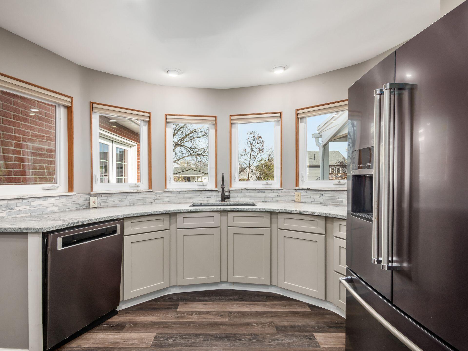 5474 Hoover Road Grove City, OH 43123 - Photo 10 of 48 Kitchen