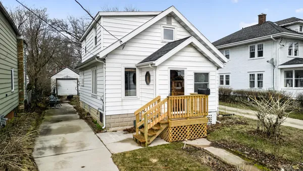$154,900 | 620 North 5th Street, Manitowoc, WI 54220