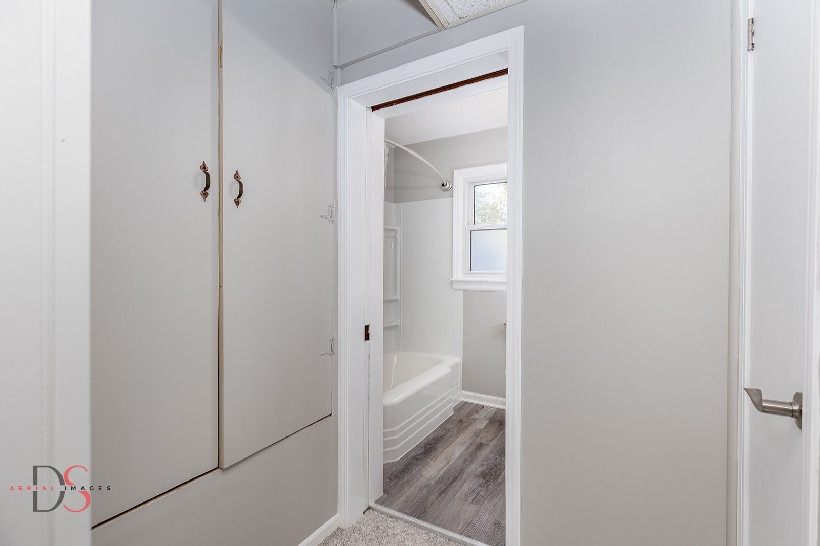 401 Scott Street Marseilles, IL 61341 - Photo 15 of 28 a bathroom with a shower