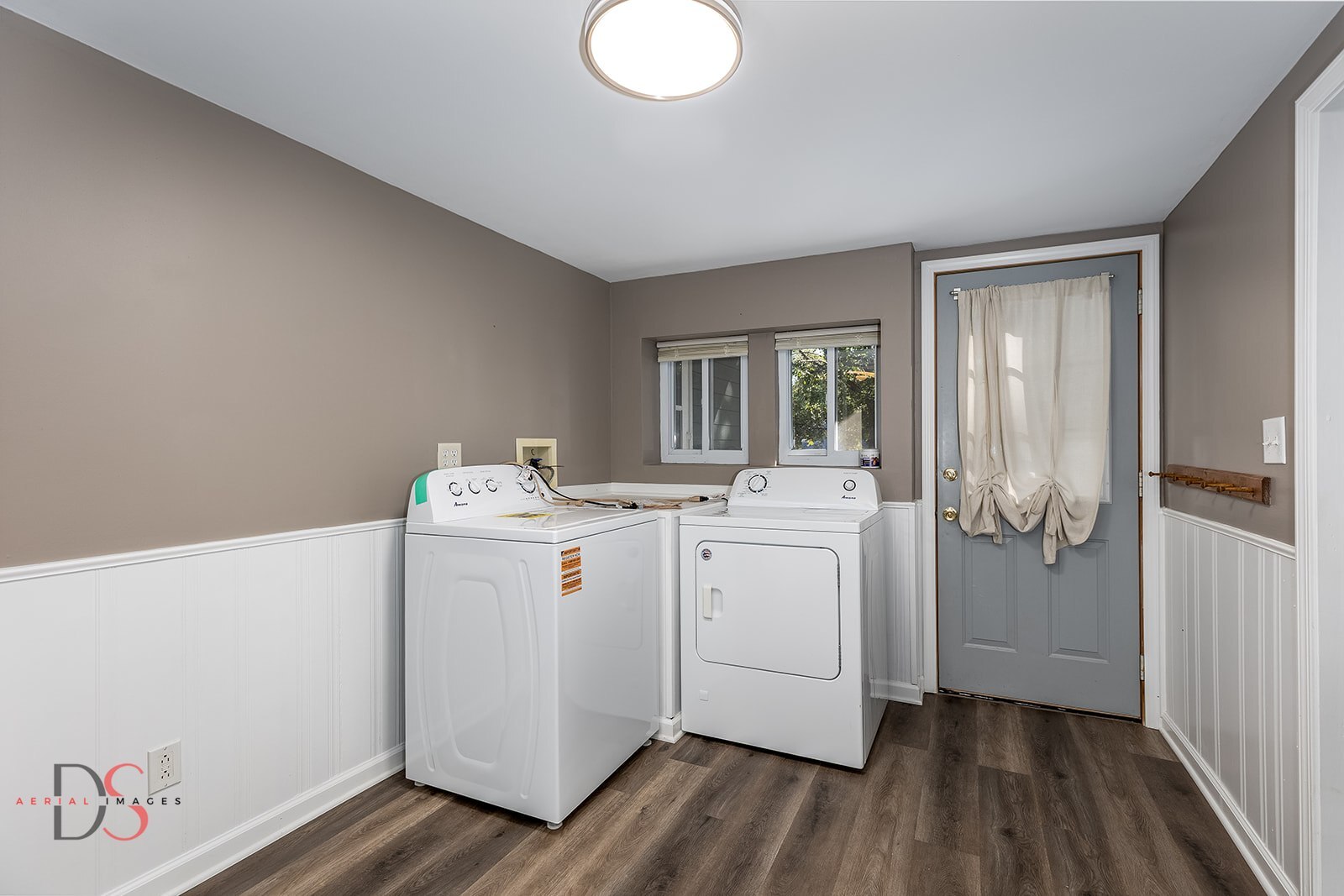 401 Scott Street Marseilles, IL 61341 - Photo 19 of 28 a utility room with dryer and washer