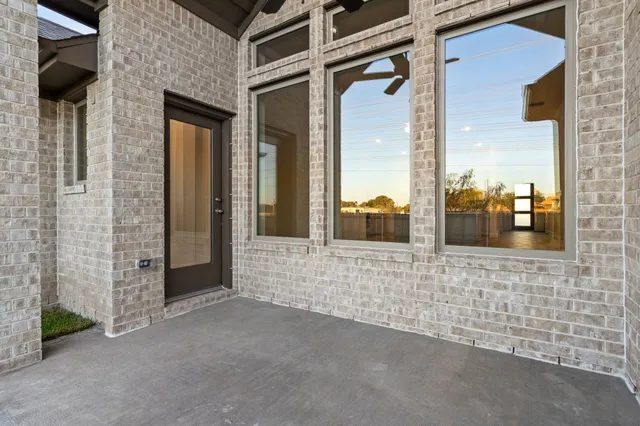 a view of an entryway of the house