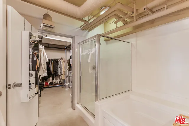 a view of a storage & utility room