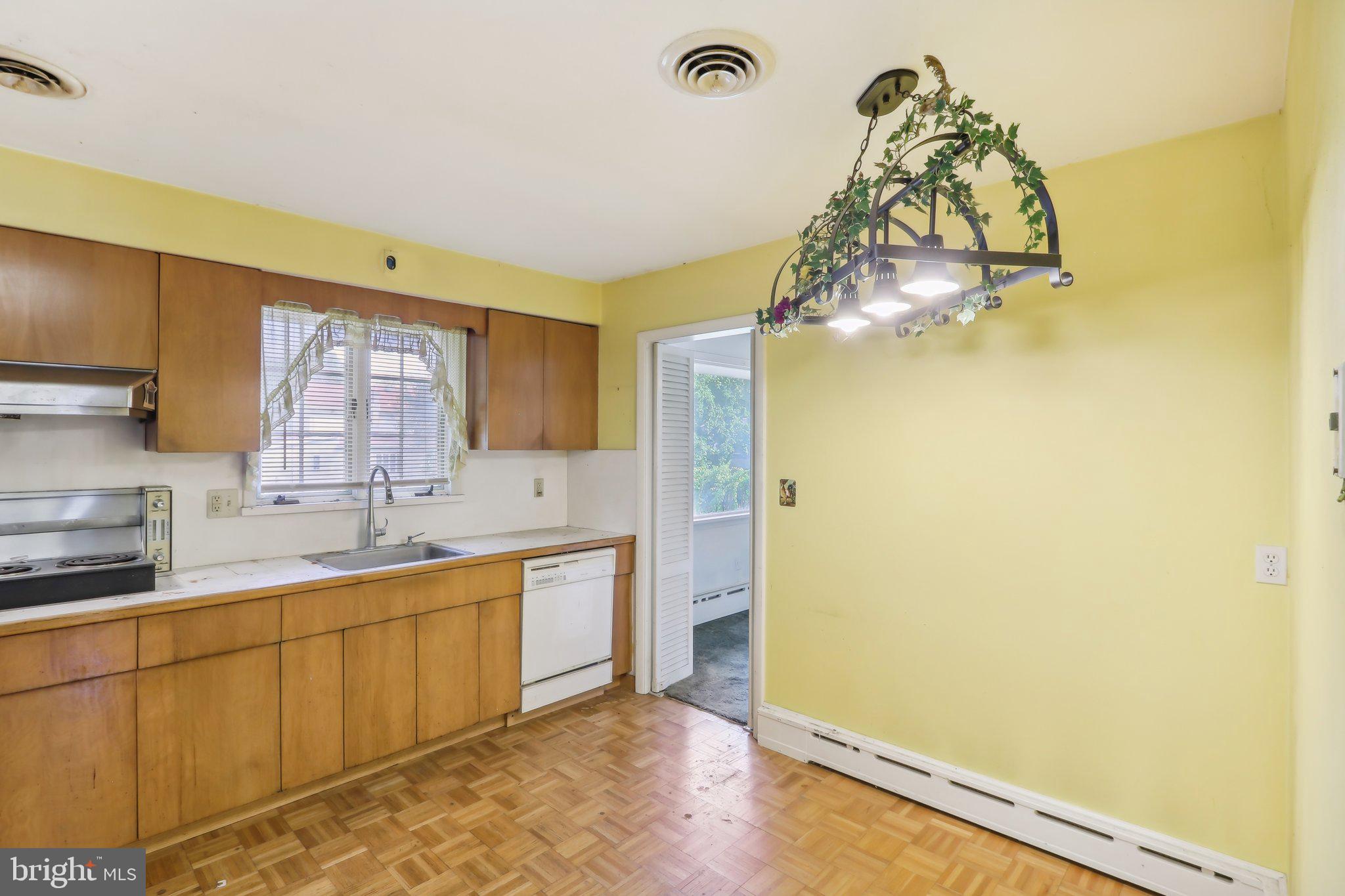 2236 Pennington Road Trenton, NJ 08638 - Photo 17 of 45 Roomy Eat In Kitchen