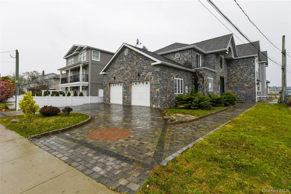 $1,850,000 | 4563 Decatur Place, Island Park, NY 11558