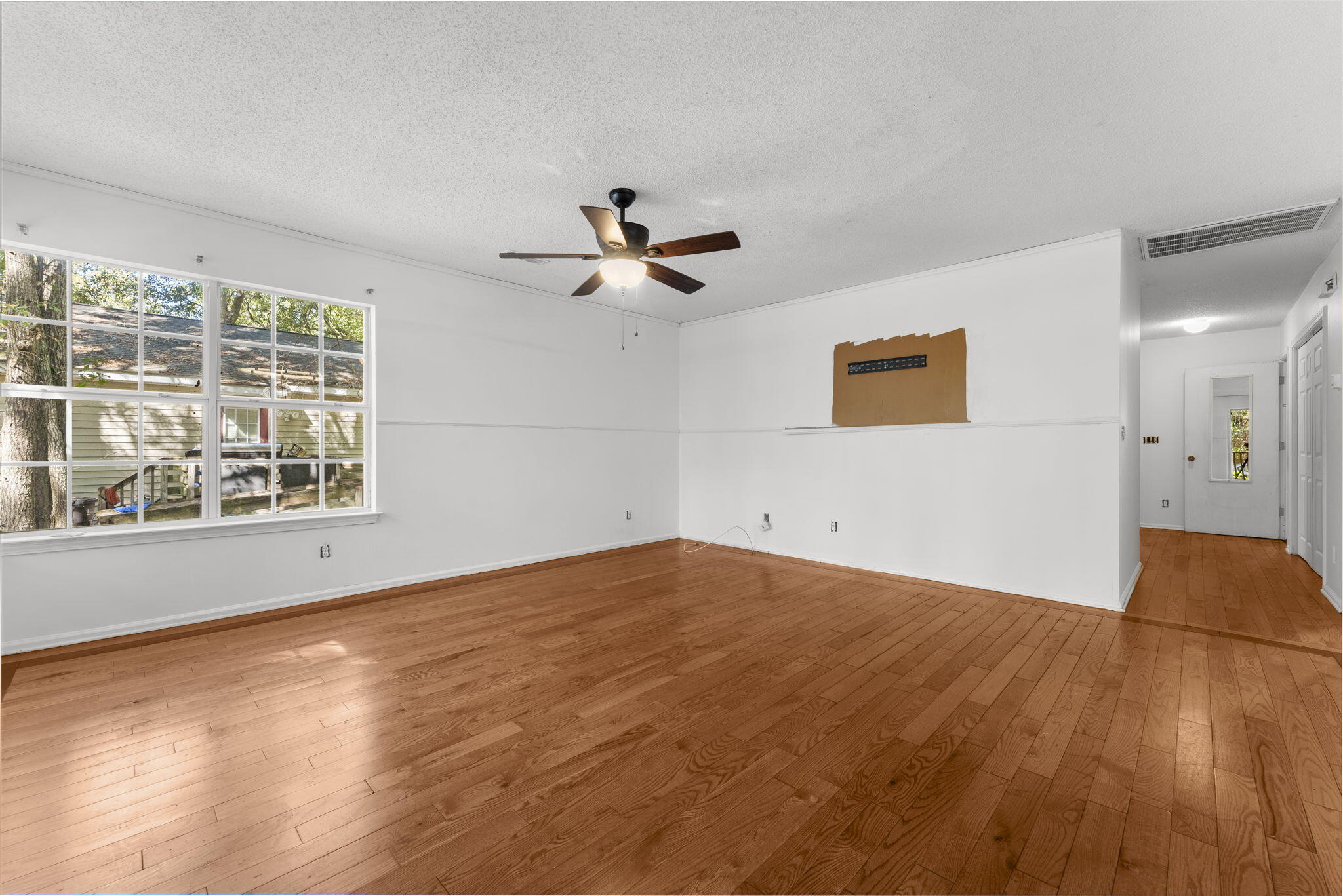 672 Eagle Street Mount Pleasant, SC 29464 - Photo 5 of 32 5-web-or-mls-DSC08821