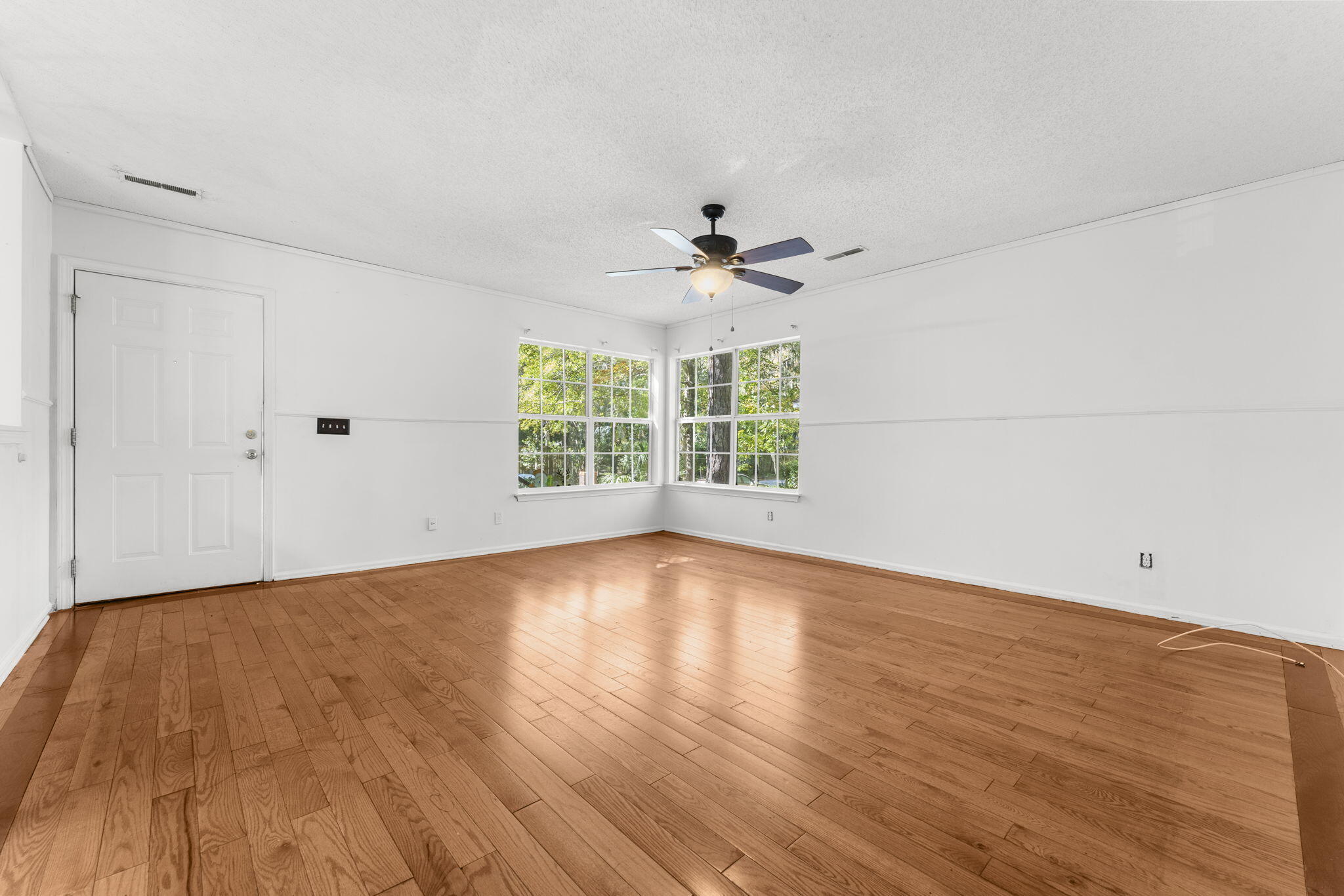 672 Eagle Street Mount Pleasant, SC 29464 - Photo 8 of 32 9-web-or-mls-DSC08840