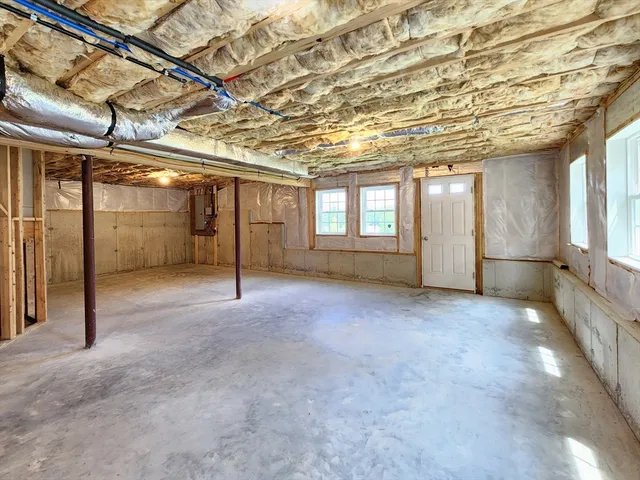 a view of livingroom with furniture