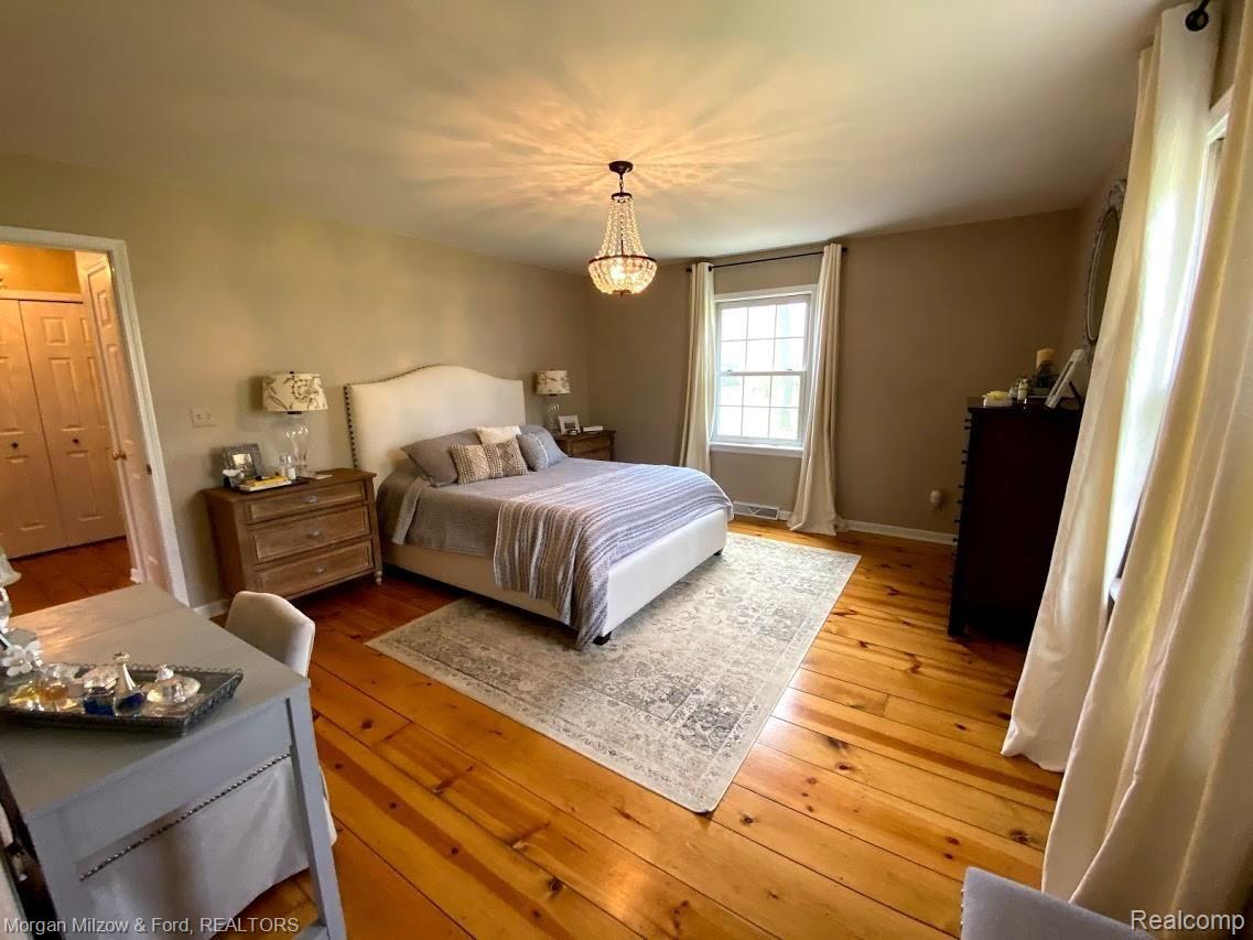 7500 Perry Lake Road Clarkston, MI 48348 - Photo 13 of 32 Stylish Master Suite!