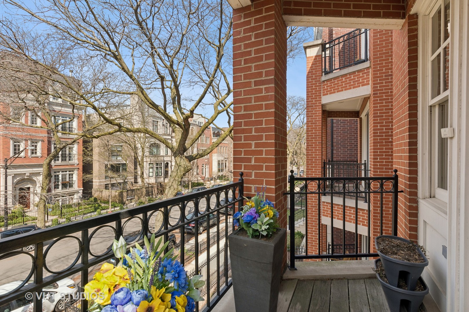 1725 North Mohawk Street, Unit 2S Chicago, IL 60614 - Photo 14 of 15 a balcony view with couple of flower plants
