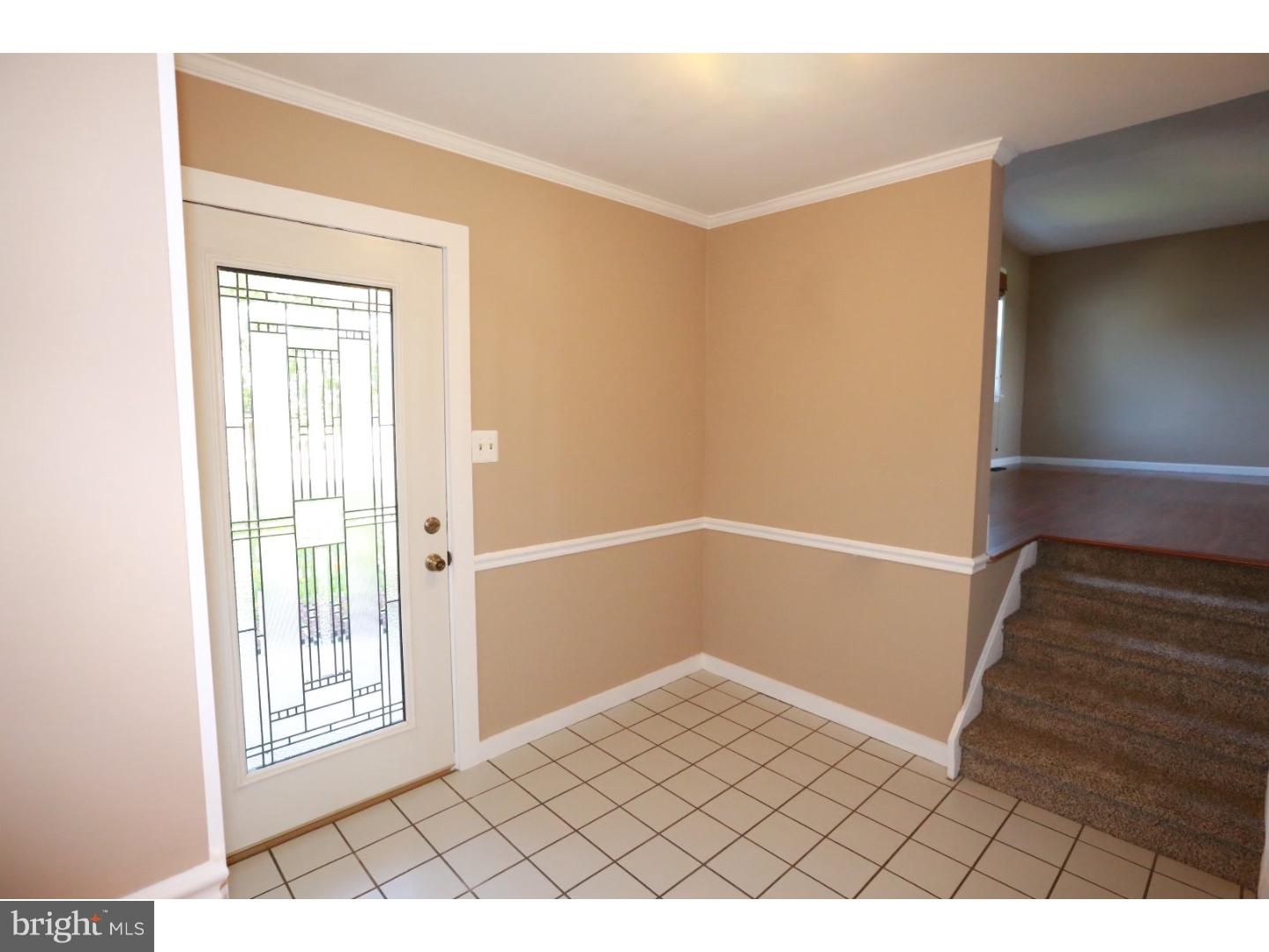 14 Yorktown Road New Castle, DE 19720 - Photo 2 of 22 Foyer
