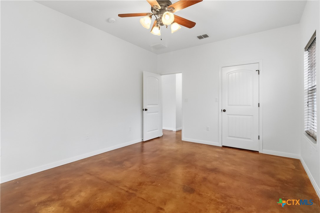 205 Homestead Road Kyle, TX 78640 - Photo 20 of 30 Primary bedroom with walk in closet